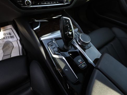 Used 2018 BMW 530i xDrive w/ Premium Package image 18