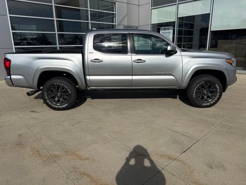 Used 2023 Toyota Tacoma SR5 AWD/4WD image 10