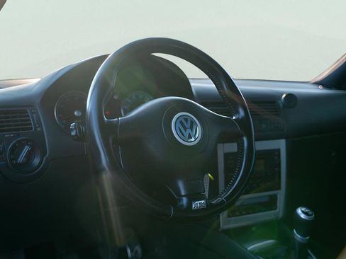 Used 2004 Volkswagen R32 image 25