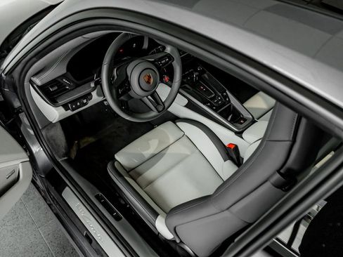 Certified 2025 Porsche 911 Carrera image 4