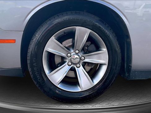 Used 2015 Dodge Challenger SXT RWD image 32