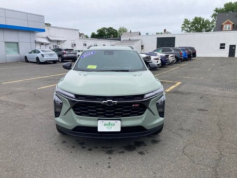 Used 2024 Chevrolet Trax RS w/ Driver Confidence Package FWD image 2