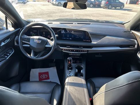 Used 2025 Cadillac XT4 Premium Luxury image 29