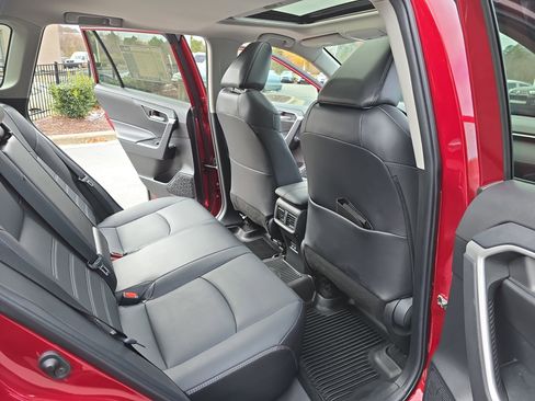 Certified 2022 Toyota RAV4 XLE Premium image 11