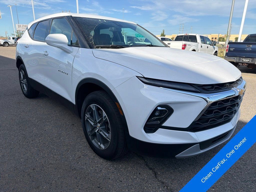 Used 2025 Chevrolet Blazer LT AWD/4WD image 2