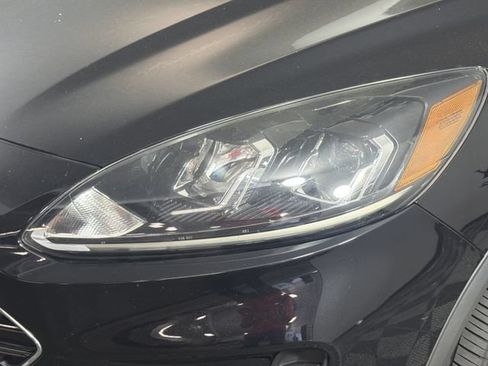 Used 2022 Ford Escape SE w/ SE Sport Appearance Package FWD image 25