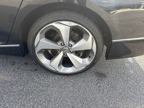 Used 2020 Honda Accord Touring image 6