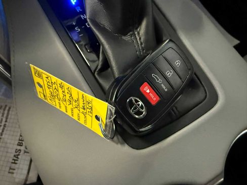 Certified 2023 Toyota Venza XLE AWD/4WD image 37