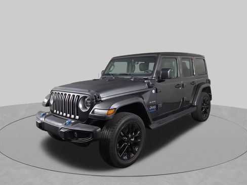 Used 2022 Jeep Wrangler Unlimited Sahara w/ Cold Weather Group AWD/4WD image 2