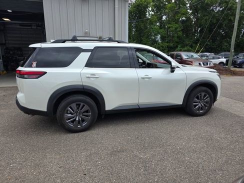 Used 2022 Nissan Pathfinder SV AWD/4WD image 14