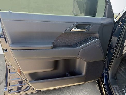 Used 2025 Lexus GX 550 w/ Accessory Package (2T) image 22