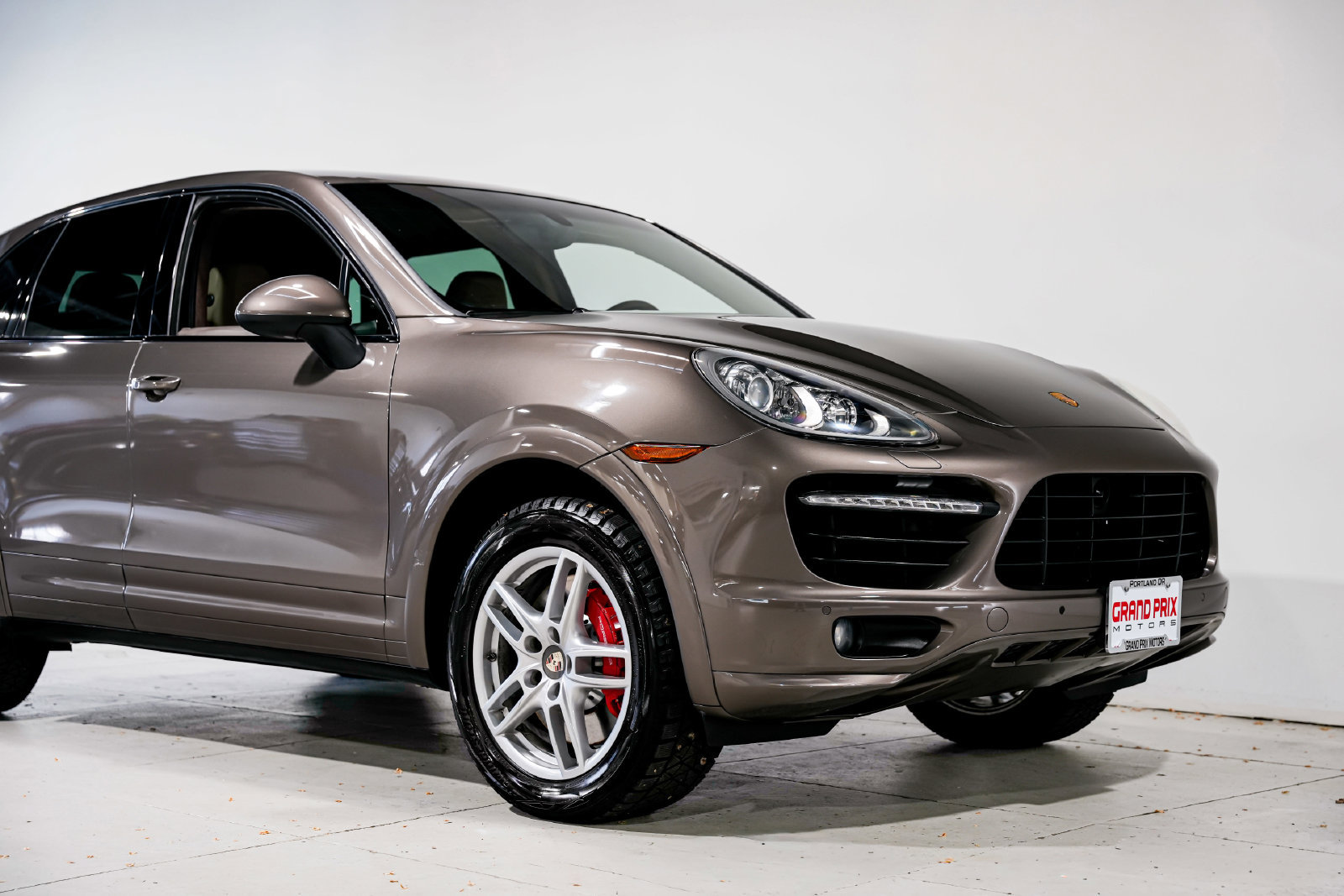 Used 2013 Porsche Cayenne Turbo AWD/4WD image 49