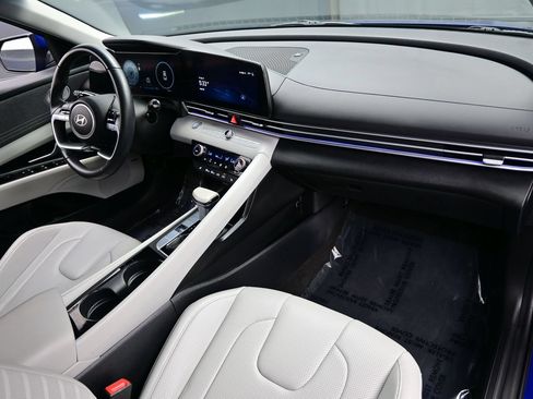 Certified 2025 Hyundai Elantra Limited FWD image 15
