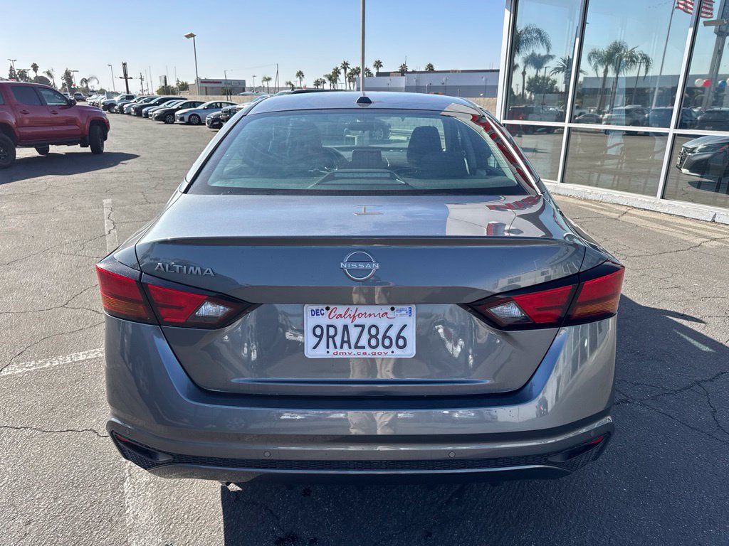 Used 2025 Nissan Altima 2.5 SV FWD image 3