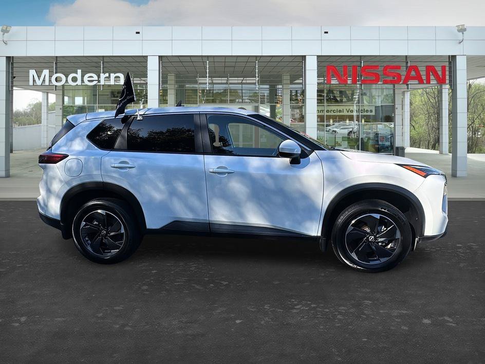 Certified 2025 Nissan Rogue SV AWD/4WD image 6