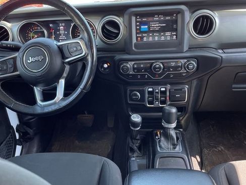 Used 2019 Jeep Wrangler Unlimited Sahara w/ LED Lighting Group AWD/4WD image 4
