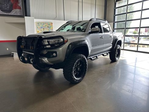 Used 2019 Toyota Tacoma TRD Sport image 34