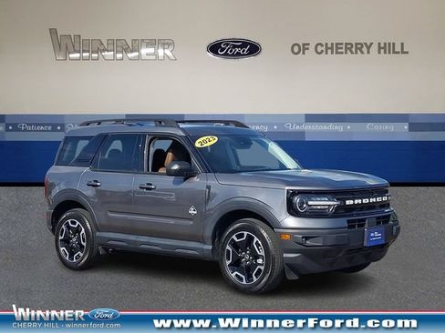 Certified 2023 Ford Bronco Sport Outer Banks w/ Tech Package AWD/4WD image 1