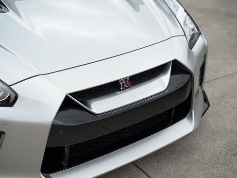 Used 2023 Nissan GT-R Premium w/ Floor Mat Package AWD/4WD image 15