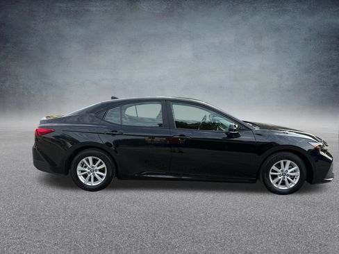 Used 2025 Toyota Camry LE FWD image 4