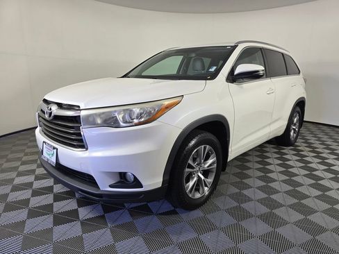 Used 2015 Toyota Highlander XLE AWD/4WD image 3