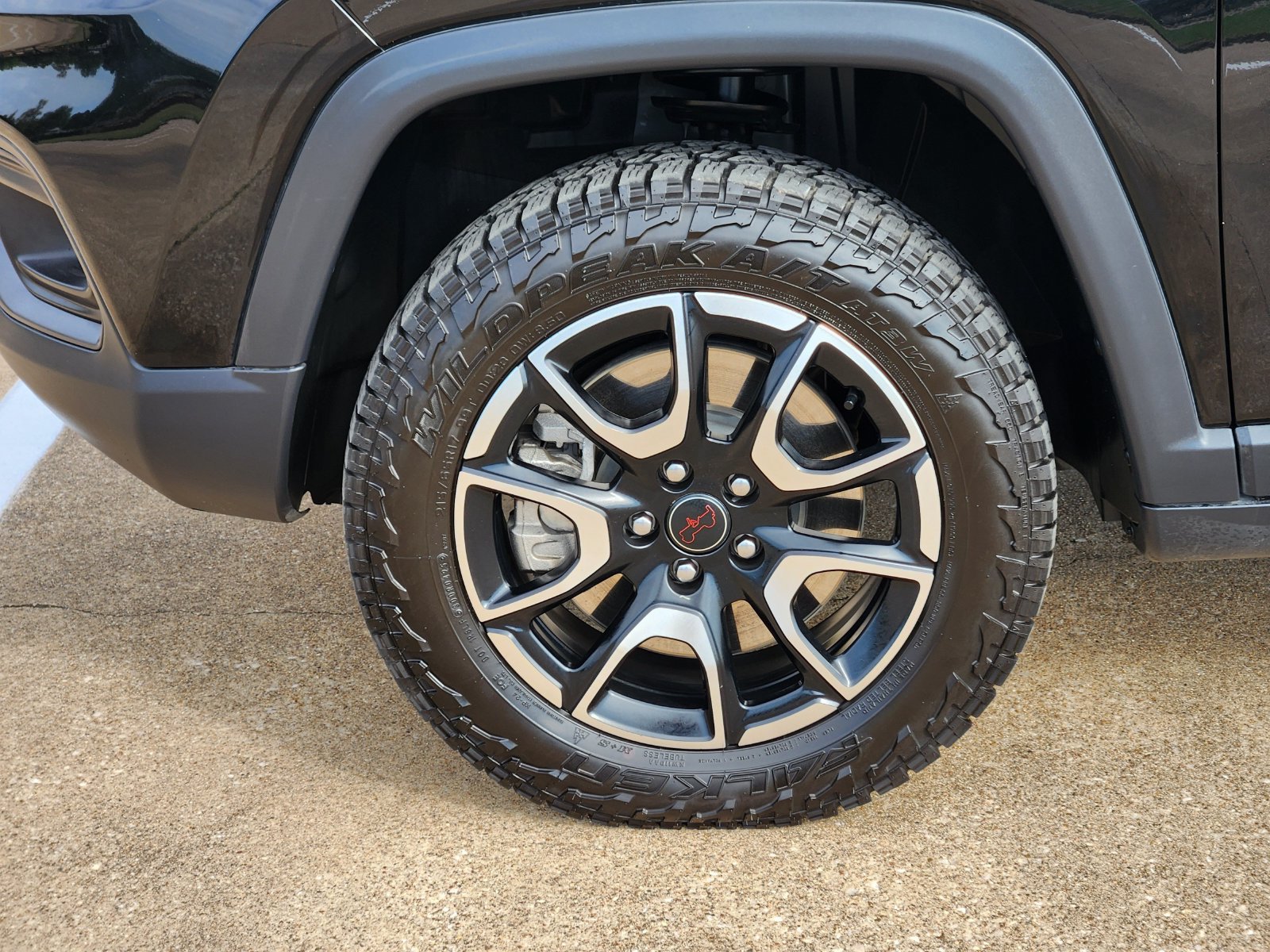 Used 2025 Jeep Compass Trailhawk AWD/4WD image 17