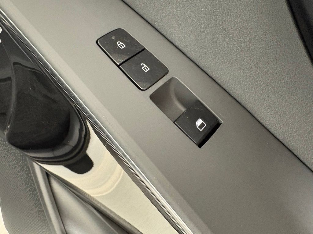New 2026 Kia Niro EX FWD image 13