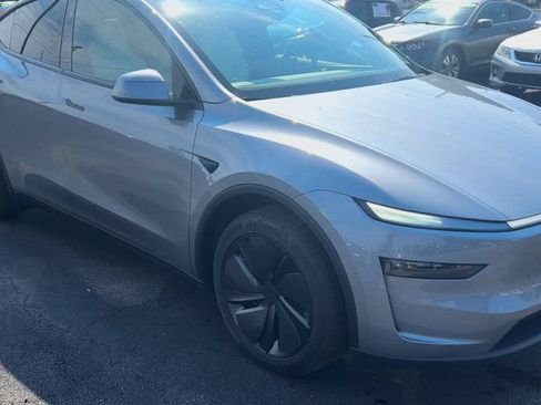 Used 2026 Tesla Model Y 2WD image 2