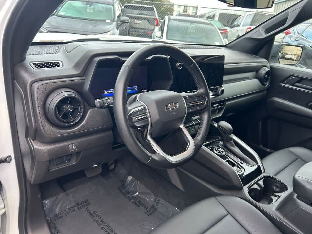 Used 2025 Chevrolet Colorado Trail Boss AWD/4WD image 2