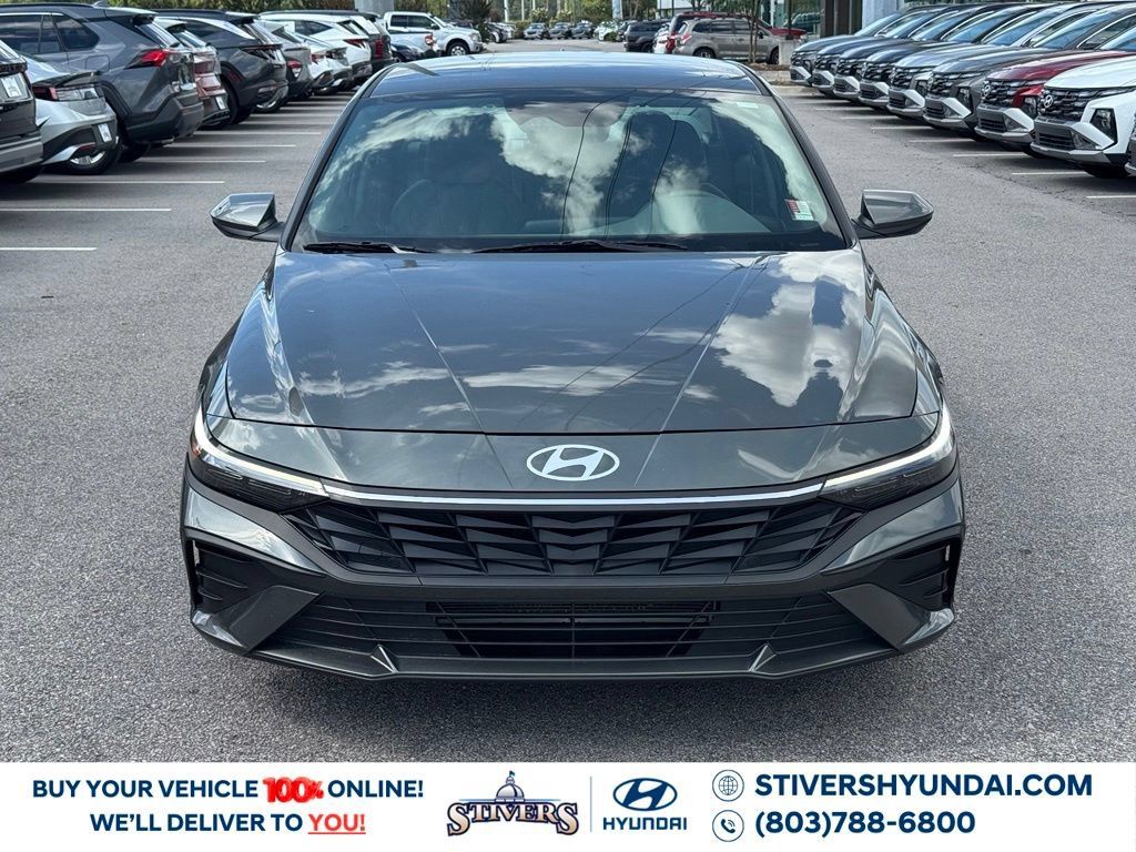 Certified 2026 Hyundai Elantra SE FWD image 4