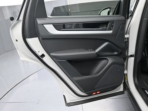 Certified 2025 Porsche Cayenne S AWD/4WD image 24