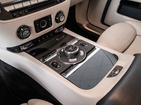 Used 2018 Rolls-Royce Ghost image 31
