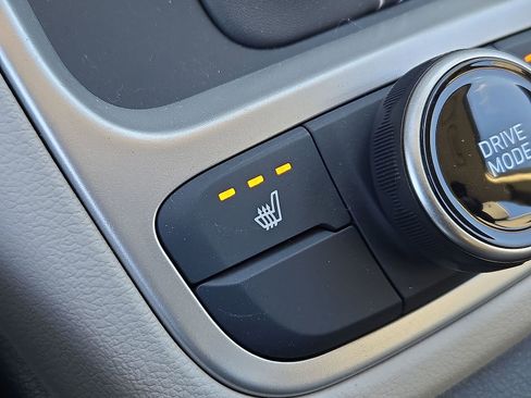 Certified 2025 Hyundai Venue Limited image 25