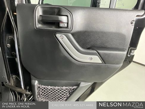 Used 2017 Jeep Wrangler Unlimited Rubicon AWD/4WD image 22