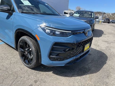 New 2026 Volkswagen Tiguan SE R-Line AWD/4WD image 3