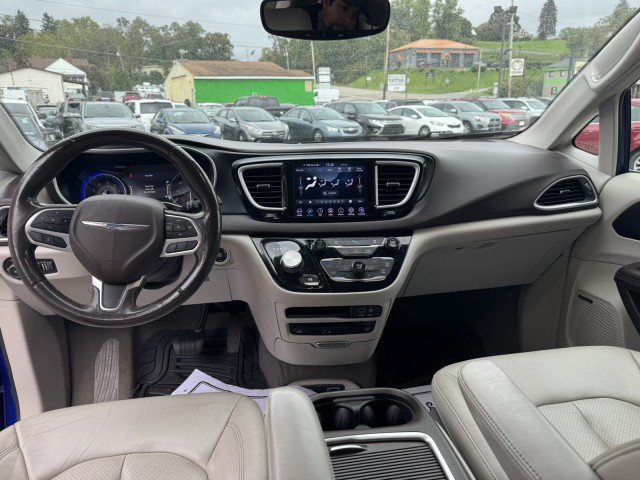 Used 2020 Chrysler Pacifica Touring-L Plus FWD image 13