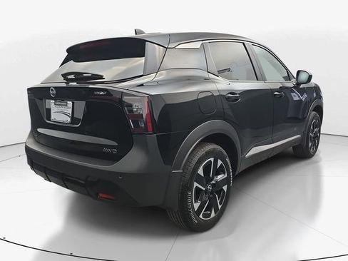 Used 2025 Nissan Kicks SV AWD/4WD image 10