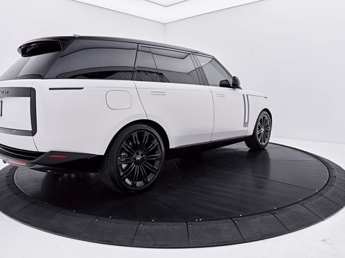 Used 2025 Land Rover Range Rover Long Wheelbase SE AWD/4WD image 14