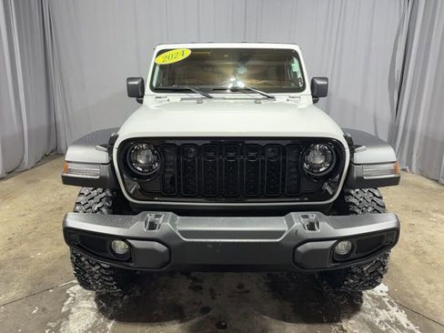 Used 2024 Jeep Wrangler Willys image 2
