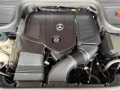 Used 2025 Mercedes-Benz GLE 450e 4MATIC image 39