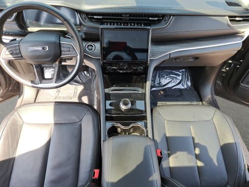 Used 2022 Jeep Grand Cherokee L Limited RWD image 10