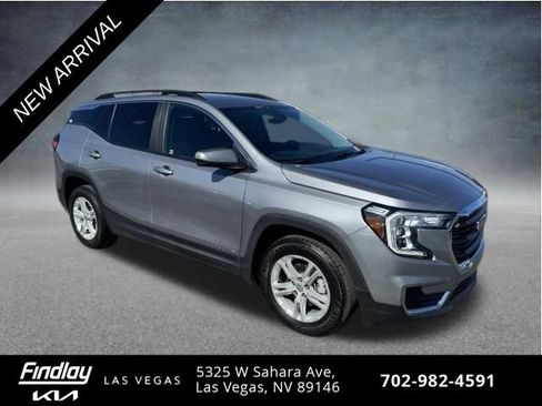 Used 2024 GMC Terrain SLE w/ Driver Convenience Package FWD image 4