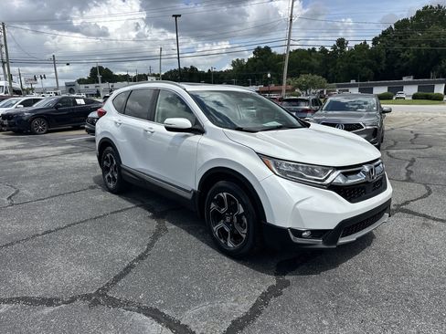 Used 2019 Honda CR-V Touring image 4