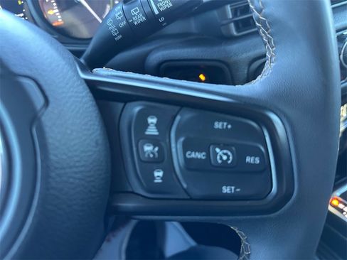 Used 2024 Jeep Wrangler Unlimited image 31