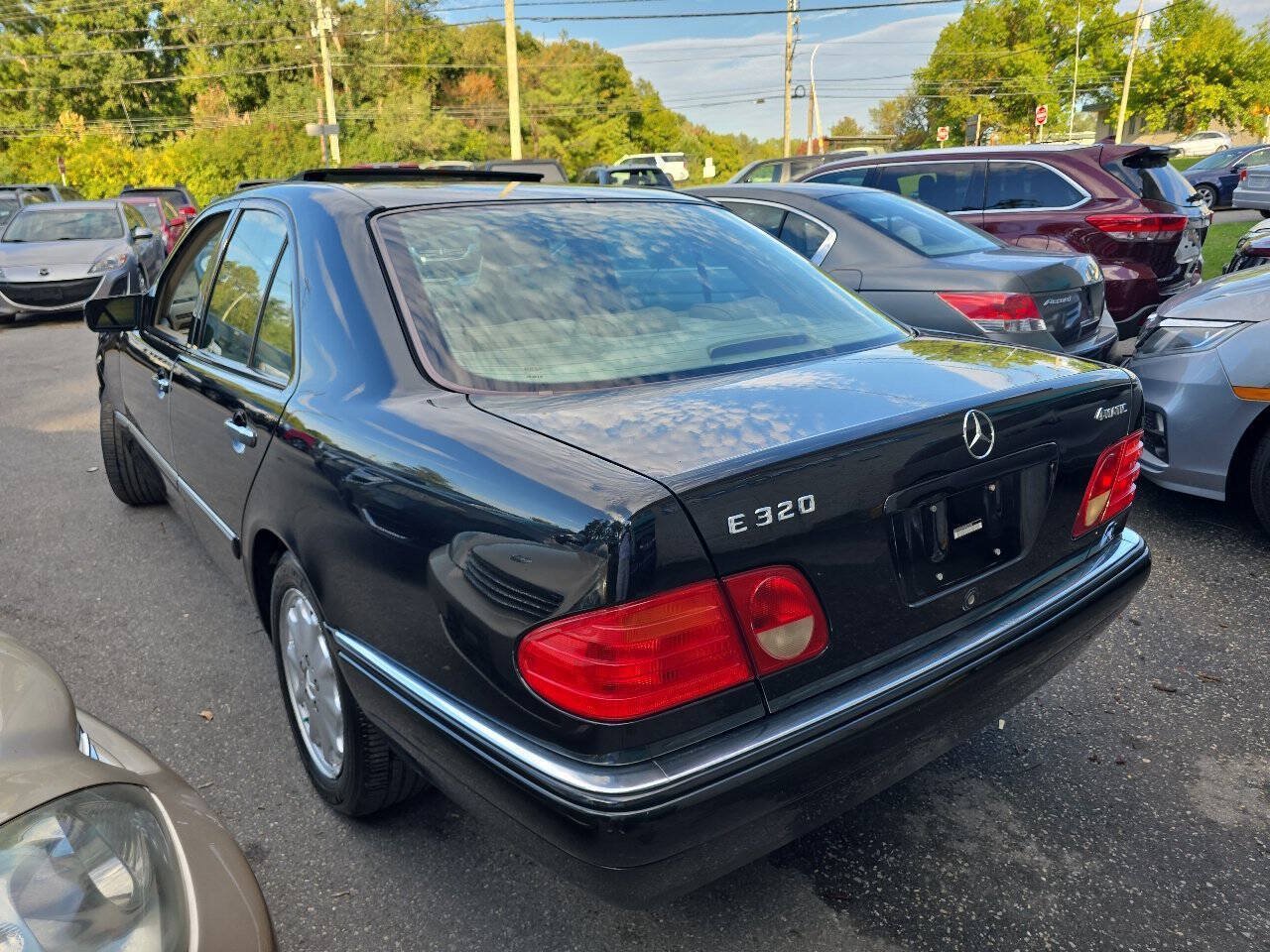 Used 1999 Mercedes-Benz E 320 4MATIC Sedan image 5