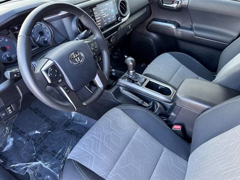 Used 2020 Toyota Tacoma TRD Sport image 12