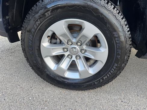 Used 2022 RAM 1500 Laramie AWD/4WD image 12
