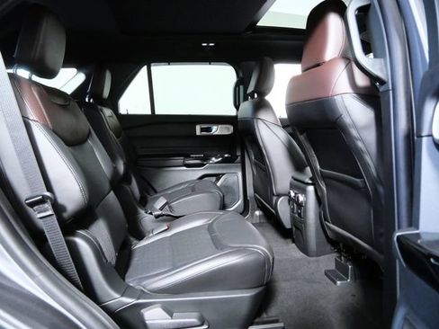 Certified 2023 Ford Explorer Platinum w/ Technology Package AWD/4WD image 13