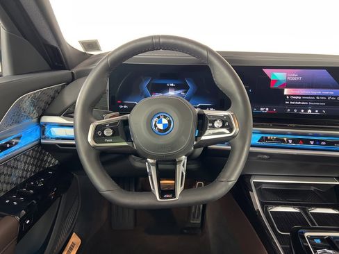Used 2026 BMW i7 xDrive60 image 18