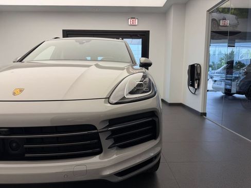 Used 2023 Porsche Cayenne Platinum Edition AWD/4WD image 26